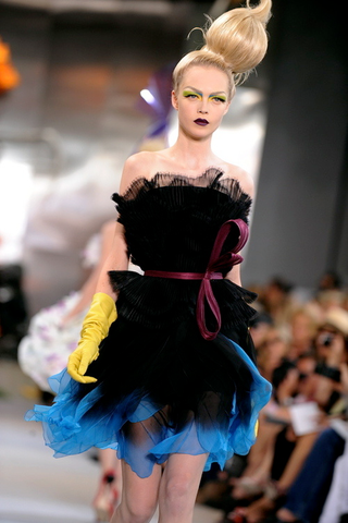 Illustration for article titled Dior Shows Crazy Gardener Couture